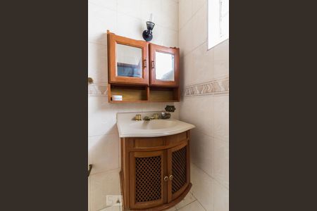 Casa à venda com 375m², 4 quartos e 2 vagasBanheiro suíte 2