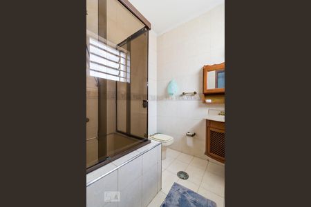 Casa à venda com 375m², 4 quartos e 2 vagasBanheiro suíte 2