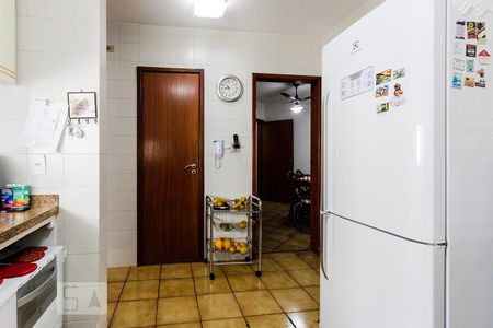 Apartamento à venda com 210m², 3 quartos e 3 vagas Apartamento à venda com 210m², 3 quartos e 3 vagascozinha