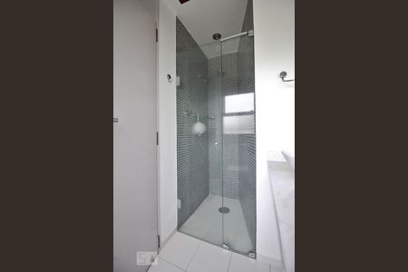 Apartamento à venda com 292m², 4 quartos e 3 vagasDetalhe do banheiro da suíte 1