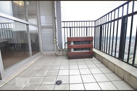 Apartamento à venda com 292m², 4 quartos e 3 vagasVaranda 1
