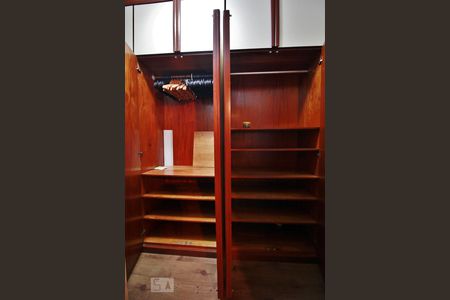 Apartamento à venda com 292m², 4 quartos e 3 vagasArmários do corredor