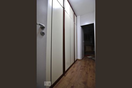 Apartamento à venda com 292m², 4 quartos e 3 vagasArmários do corredor