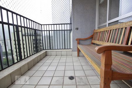 Apartamento à venda com 292m², 4 quartos e 3 vagasVaranda 2