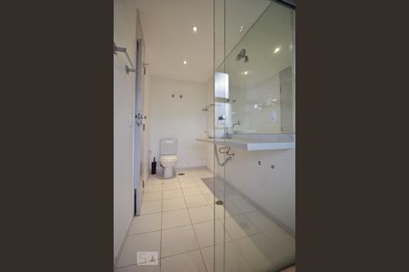 Apartamento à venda com 292m², 4 quartos e 3 vagasBanheiro da suíte 2