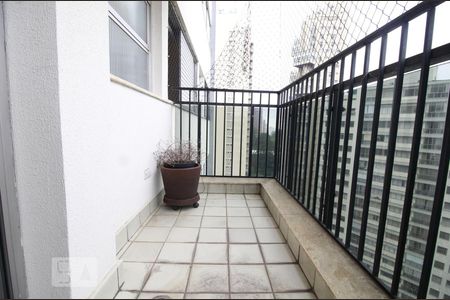 Apartamento à venda com 292m², 4 quartos e 3 vagasVaranda da suíte 2