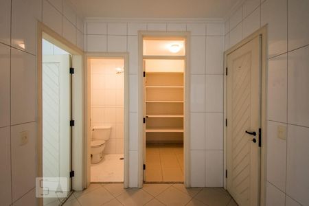 Apartamento à venda com 208m², 4 quartos e 4 vagas Apartamento à venda com 208m², 4 quartos e 4 vagasÁrea de serviço