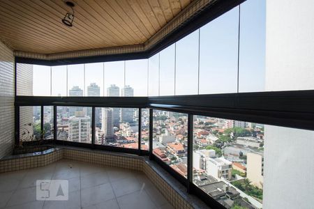 Apartamento à venda com 208m², 4 quartos e 4 vagas Apartamento à venda com 208m², 4 quartos e 4 vagasVaranda - Suíte 3