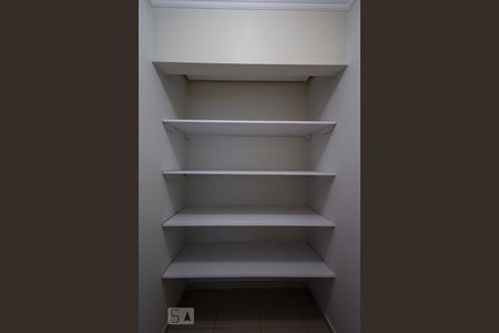 Apartamento à venda com 208m², 4 quartos e 4 vagas Apartamento à venda com 208m², 4 quartos e 4 vagasDespensa