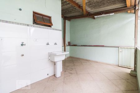 Casa à venda com 240m², 5 quartos e 3 vagas Casa à venda com 240m², 5 quartos e 3 vagasÁrea de serviço