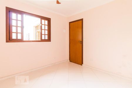 Casa à venda com 240m², 5 quartos e 3 vagas Casa à venda com 240m², 5 quartos e 3 vagasQuarto fundos 01