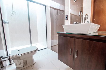 Quarto 1 - Suite - Banheiro de casa para alugar com 3 quartos, 200m² em Bom Retiro, São Paulo