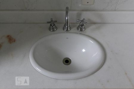 Detalhe do banheiro de apartamento para alugar com 3 quartos, 90m² em Bosque da Saúde, São Paulo