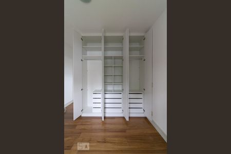 Apartamento para alugar com 90m², 3 quartos e 3 vagasDetalhe da suíte