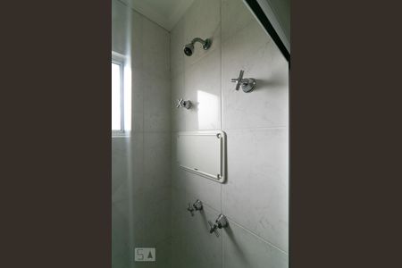 Detalhe do banheiro de apartamento para alugar com 3 quartos, 90m² em Bosque da Saúde, São Paulo