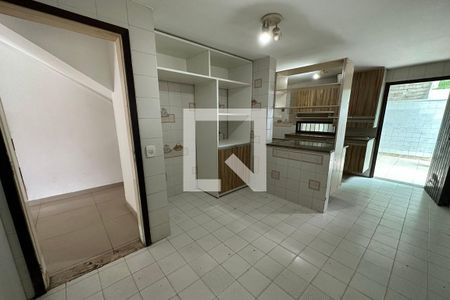 Casa à venda com 450m², 5 quartos e 3 vagas Casa à venda com 450m², 5 quartos e 3 vagasCozinha
