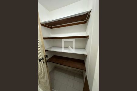 Casa à venda com 450m², 5 quartos e 3 vagas Casa à venda com 450m², 5 quartos e 3 vagasDespensa