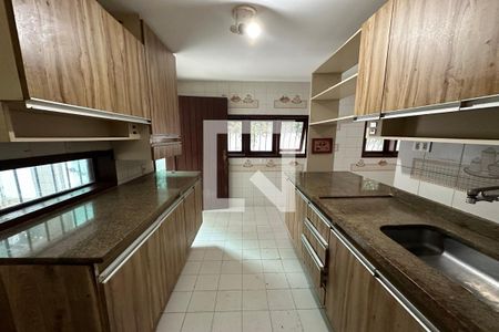 Casa à venda com 450m², 5 quartos e 3 vagas Casa à venda com 450m², 5 quartos e 3 vagasCozinha - Armários