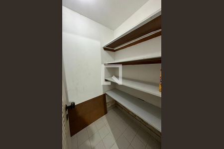Casa à venda com 450m², 5 quartos e 3 vagas Casa à venda com 450m², 5 quartos e 3 vagasDespensa