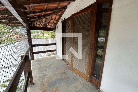 Casa à venda com 450m², 5 quartos e 3 vagas Casa à venda com 450m², 5 quartos e 3 vagasVaranda da Suíte