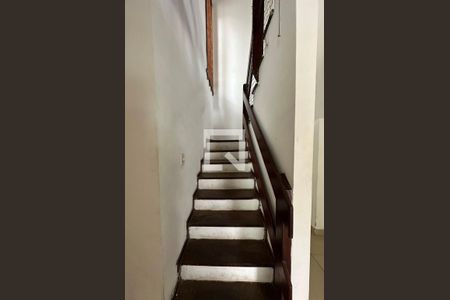 Casa à venda com 450m², 5 quartos e 3 vagas Casa à venda com 450m², 5 quartos e 3 vagasEscada para 2 andar