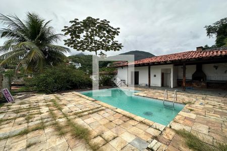 Casa à venda com 450m², 5 quartos e 3 vagas Casa à venda com 450m², 5 quartos e 3 vagasCobertura- Piscina