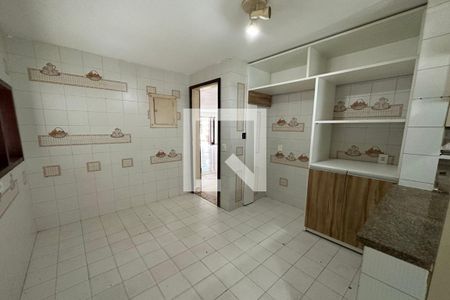Casa à venda com 450m², 5 quartos e 3 vagas Casa à venda com 450m², 5 quartos e 3 vagasCozinha