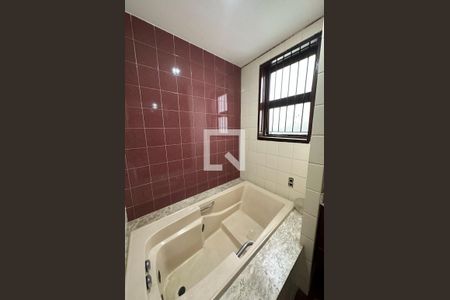 Casa à venda com 450m², 5 quartos e 3 vagas Casa à venda com 450m², 5 quartos e 3 vagasBanheiro da Suíte 1