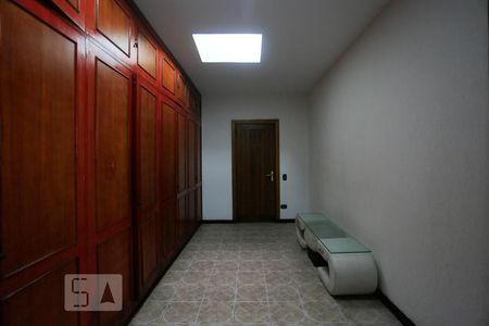Casa à venda com 350m², 5 quartos e 4 vagasQuarto Suite Armário