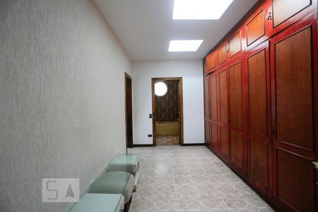 Casa à venda com 350m², 5 quartos e 4 vagasQuarto Suite Armário