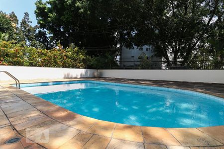 Apartamento à venda com 60m², 1 quarto e 2 vagas Apartamento à venda com 60m², 1 quarto e 2 vagasÁrea comum - Piscina