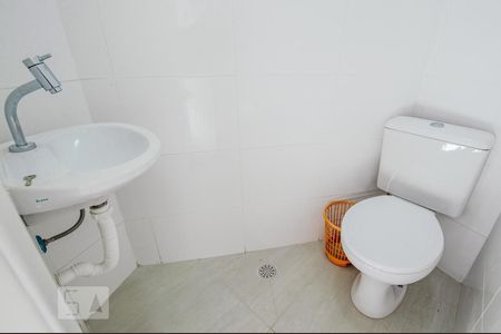 Casa para alugar com 240m², 5 quartos e 2 vagasBanheiro 1 - quintal