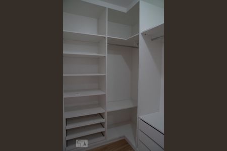 Casa à venda com 125m², 3 quartos e 2 vagas Casa à venda com 125m², 3 quartos e 2 vagasCloset Suite 2