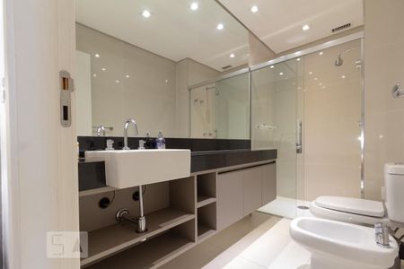 Apartamento para alugar com 61m², 1 quarto e 2 vagas Apartamento para alugar com 61m², 1 quarto e 2 vagasBanheiro