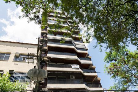 Apartamento à venda com 280m², 3 quartos e 2 vagas Apartamento à venda com 280m², 3 quartos e 2 vagasFachada