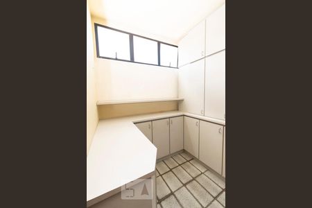Apartamento à venda com 280m², 3 quartos e 2 vagas Apartamento à venda com 280m², 3 quartos e 2 vagasQuarto de Empregada
