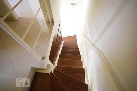 Escada de apartamento para alugar com 2 quartos, 106m² em Vila Andrade, São Paulo