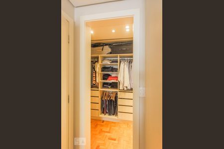 Quarto suíte de apartamento para alugar com 2 quartos, 80m² em Indianópolis, São Paulo