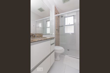 Apartamento à venda com 110m², 3 quartos e 2 vagas Apartamento à venda com 110m², 3 quartos e 2 vagasBanheiro