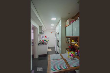 Cozinha de apartamento para alugar com 3 quartos, 135m² em Santo Amaro, São Paulo