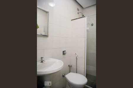 Apartamento à venda com 300m², 4 quartos e 2 vagas Apartamento à venda com 300m², 4 quartos e 2 vagasBanheiro de Serviço