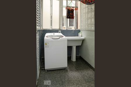 Apartamento à venda com 300m², 4 quartos e 2 vagas Apartamento à venda com 300m², 4 quartos e 2 vagasÁrea de Serviço