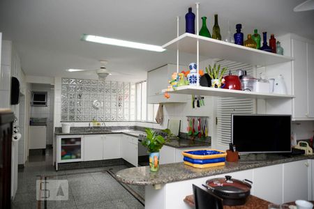 Apartamento à venda com 300m², 4 quartos e 2 vagas Apartamento à venda com 300m², 4 quartos e 2 vagasCozinha
