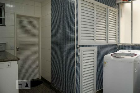 Apartamento à venda com 300m², 4 quartos e 2 vagas Apartamento à venda com 300m², 4 quartos e 2 vagasÁrea de Serviço