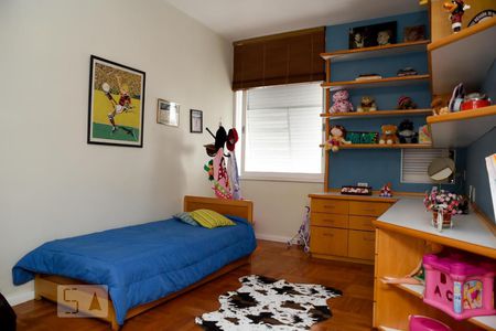 Apartamento à venda com 300m², 4 quartos e 2 vagas Apartamento à venda com 300m², 4 quartos e 2 vagasQuarto 1