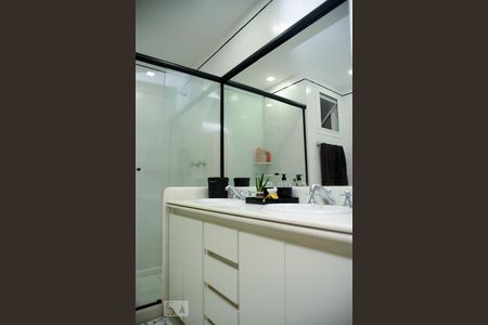 Apartamento à venda com 300m², 4 quartos e 2 vagas Apartamento à venda com 300m², 4 quartos e 2 vagasBanheiro