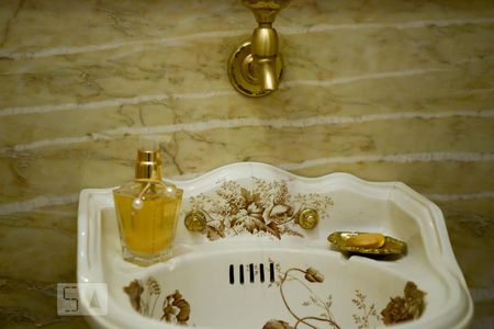 Apartamento à venda com 300m², 4 quartos e 2 vagas Apartamento à venda com 300m², 4 quartos e 2 vagasDetalhe Pia Lavabo