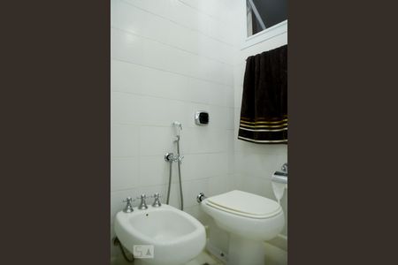 Apartamento à venda com 300m², 4 quartos e 2 vagas Apartamento à venda com 300m², 4 quartos e 2 vagasBanheiro