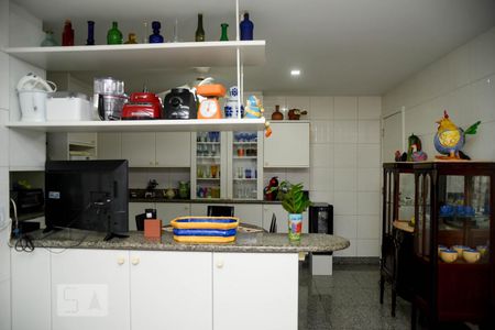 Apartamento à venda com 300m², 4 quartos e 2 vagas Apartamento à venda com 300m², 4 quartos e 2 vagasCozinha