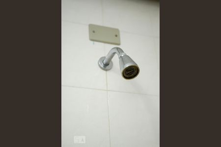 Apartamento à venda com 300m², 4 quartos e 2 vagas Apartamento à venda com 300m², 4 quartos e 2 vagasDetalhe Chuveiro Banheiro de Serviço